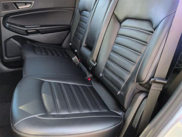 Photo of 2023 Iconic Silver Metallic Ford Edge