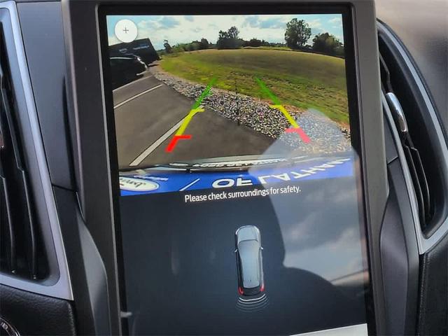Photo of 2023 Iconic Silver Metallic Ford Edge