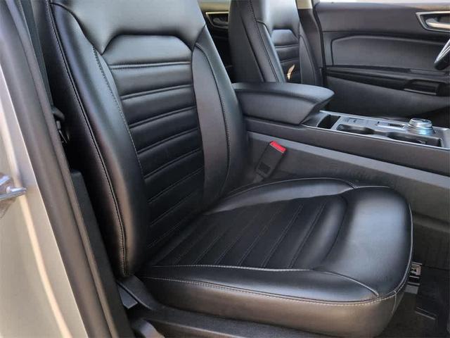 Photo of 2023 Iconic Silver Metallic Ford Edge