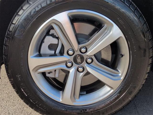 Photo of 2023 Iconic Silver Metallic Ford Edge