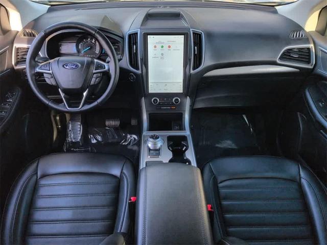 Photo of 2023 Iconic Silver Metallic Ford Edge
