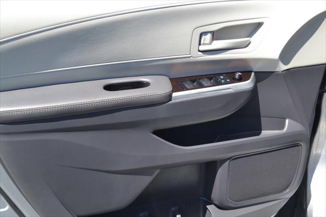 Photo of 2021 Celestial Silver Metallic Toyota Sienna