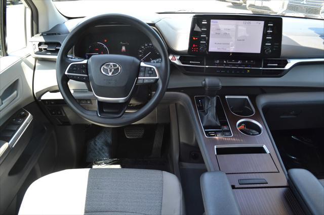 Photo of 2021 Celestial Silver Metallic Toyota Sienna