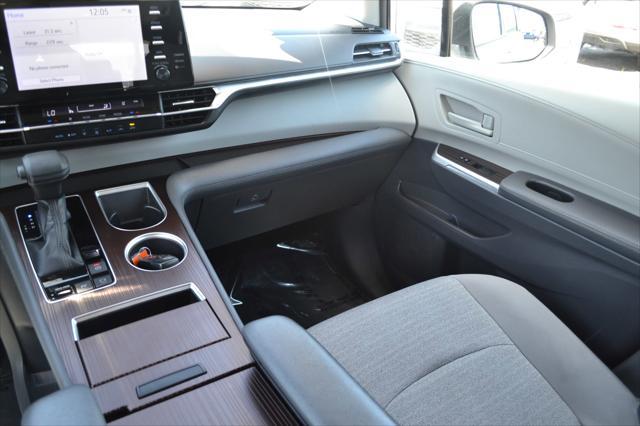 Photo of 2021 Celestial Silver Metallic Toyota Sienna