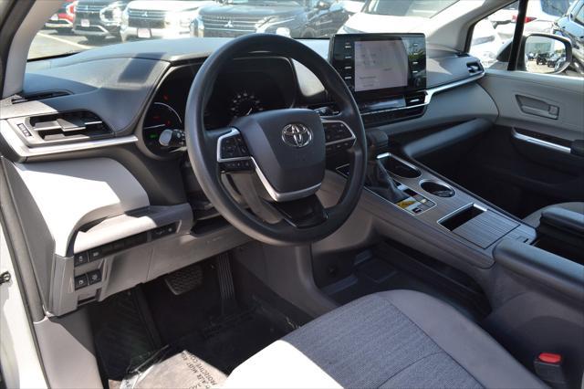 Photo of 2021 Celestial Silver Metallic Toyota Sienna