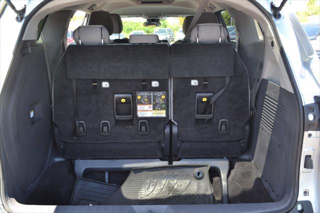 Photo of 2021 Celestial Silver Metallic Toyota Sienna