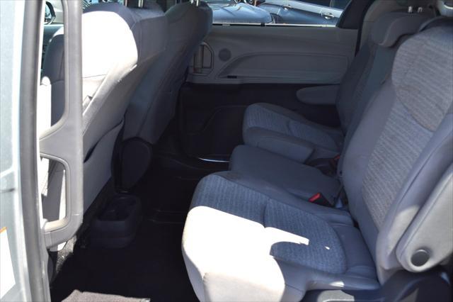 Photo of 2021 Celestial Silver Metallic Toyota Sienna