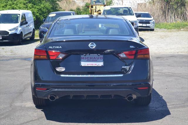 Photo of 2021 Super Black Nissan Altima