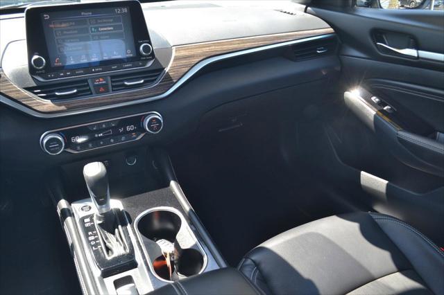 Photo of 2021 Super Black Nissan Altima