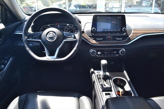 Photo of 2021 Super Black Nissan Altima