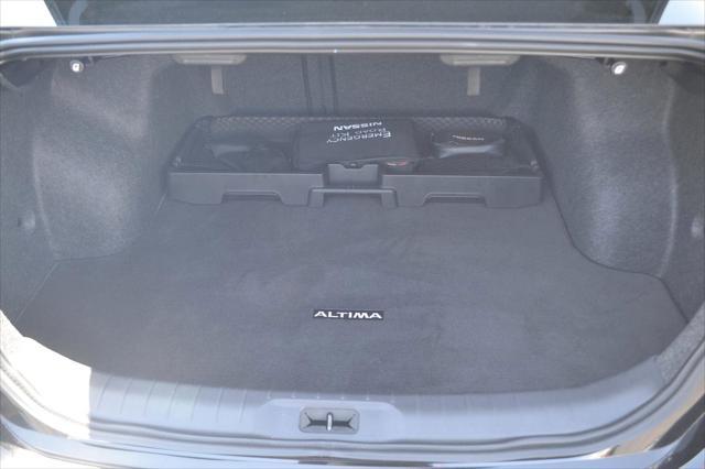 Photo of 2021 Super Black Nissan Altima