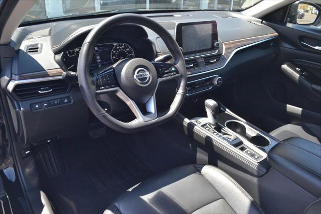 Photo of 2021 Super Black Nissan Altima
