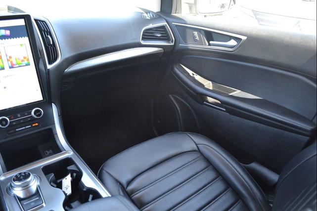 Photo of 2022 Iconic Silver Metallic Ford Edge