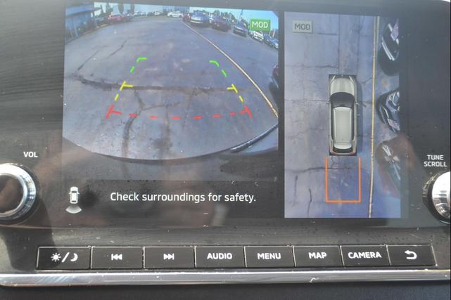 Photo of 2024 Labrador Black Pearl Mitsubishi Outlander