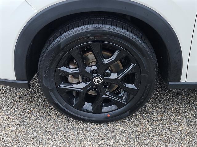 Photo of 2023 Platinum White Pearl Honda HR-V