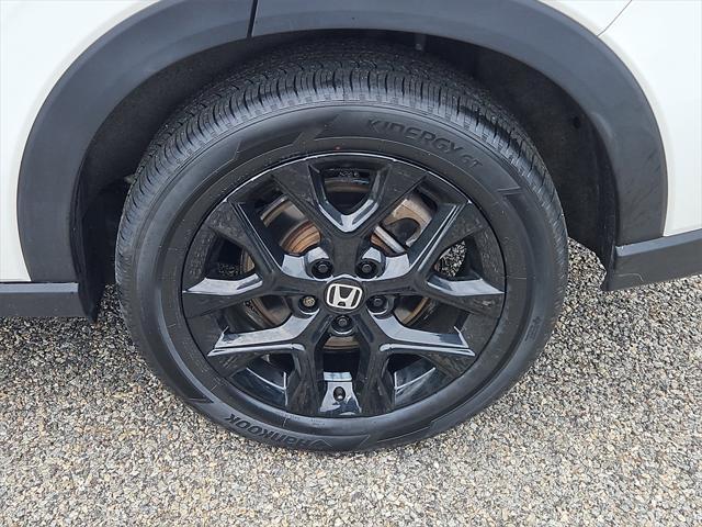 Photo of 2023 Platinum White Pearl Honda HR-V