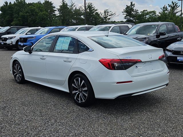 Photo of 2024 Platinum Honda Civic