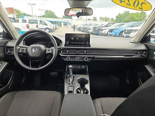 Photo of 2024 Platinum Honda Civic