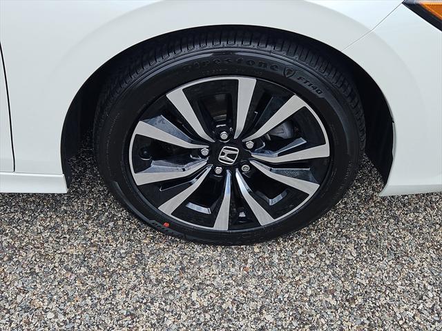 Photo of 2024 Platinum Honda Civic