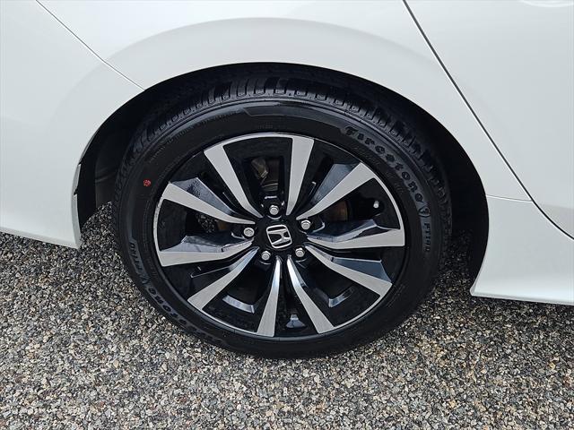 Photo of 2024 Platinum Honda Civic