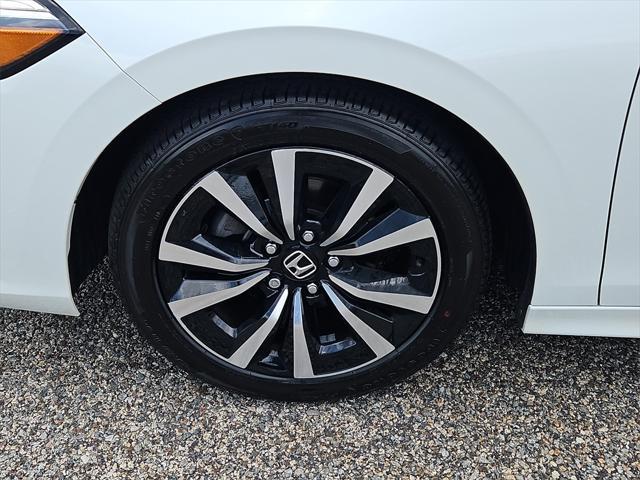 Photo of 2024 Platinum Honda Civic