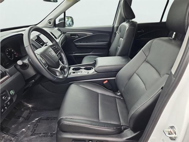 Photo of 2025 Platinum White Pearl Honda Ridgeline