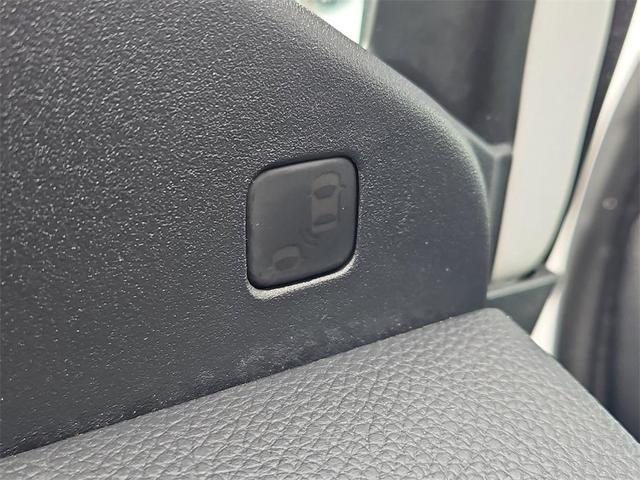 Photo of 2025 Platinum White Pearl Honda Ridgeline