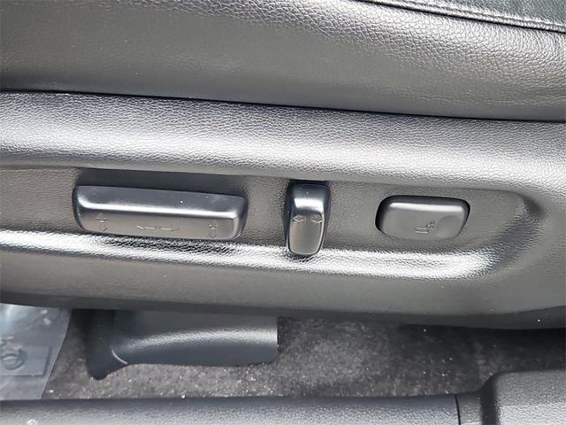 Photo of 2025 Platinum White Pearl Honda Ridgeline