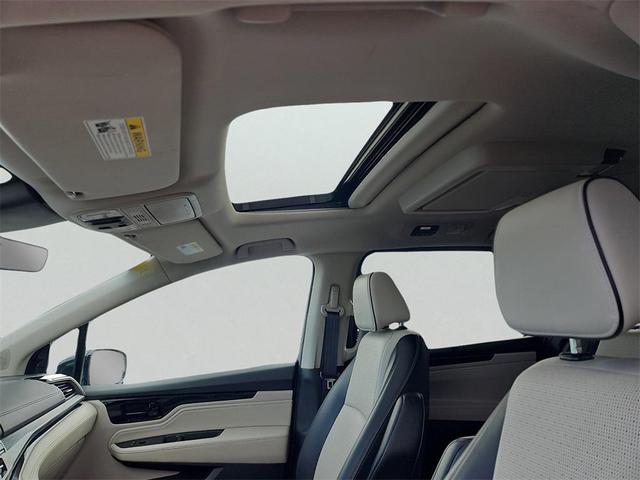 Photo of 2025 Gray Honda Odyssey