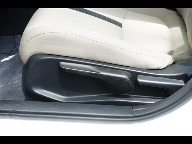 Photo of 2017 White Honda Civic