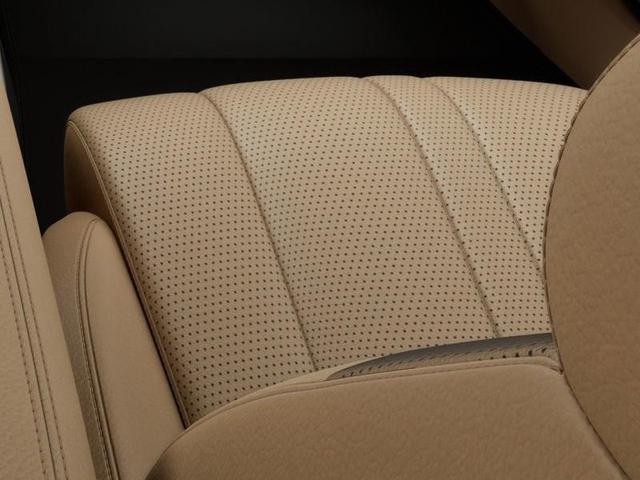 Photo of 2025 Alta White Genesis G80