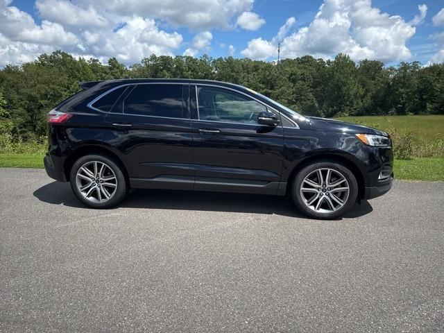 Photo of 2022 AGATE BLACK METALLIC Ford Edge