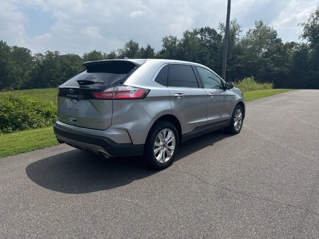 Photo of 2022 ICONIC SILVER Ford Edge