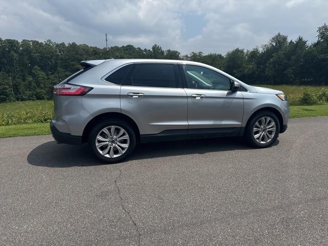 Photo of 2022 ICONIC SILVER Ford Edge