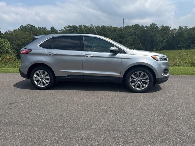 Photo of 2022 ICONIC SILVER Ford Edge