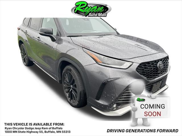 Photo of 2024 Magnetic Gray Metallic Toyota Highlander