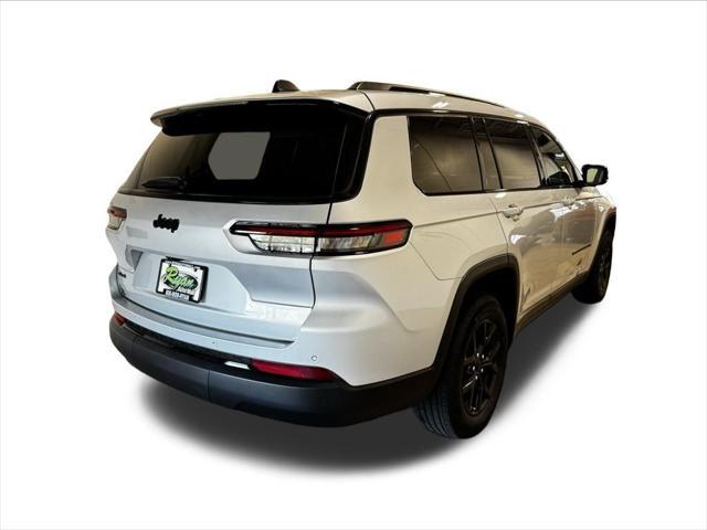 Photo of 2024 Silver Zynith Jeep Grand Cherokee L