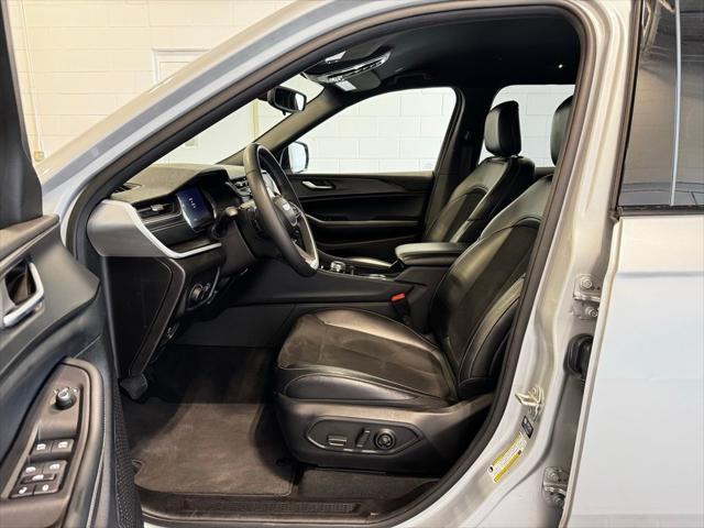 Photo of 2024 Silver Zynith Jeep Grand Cherokee L