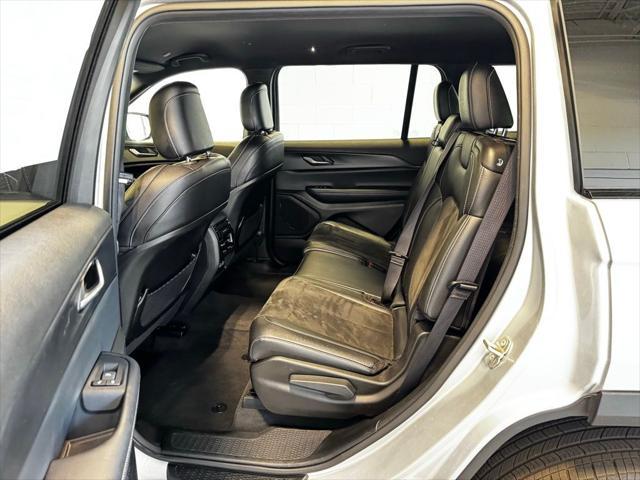 Photo of 2024 Silver Zynith Jeep Grand Cherokee L