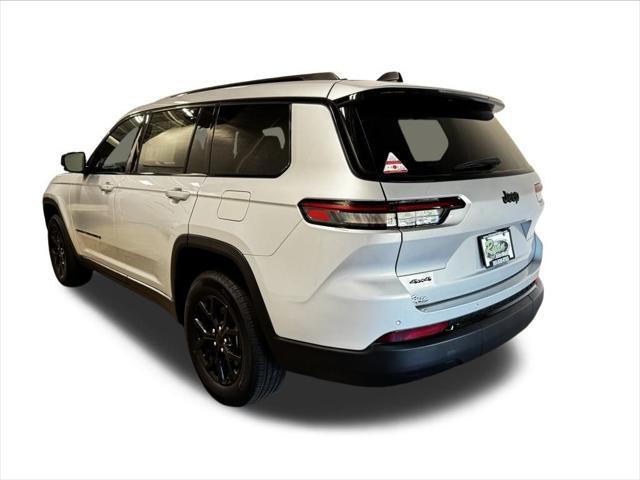Photo of 2024 Silver Zynith Jeep Grand Cherokee L