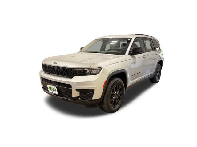 Photo of 2024 Silver Zynith Jeep Grand Cherokee L