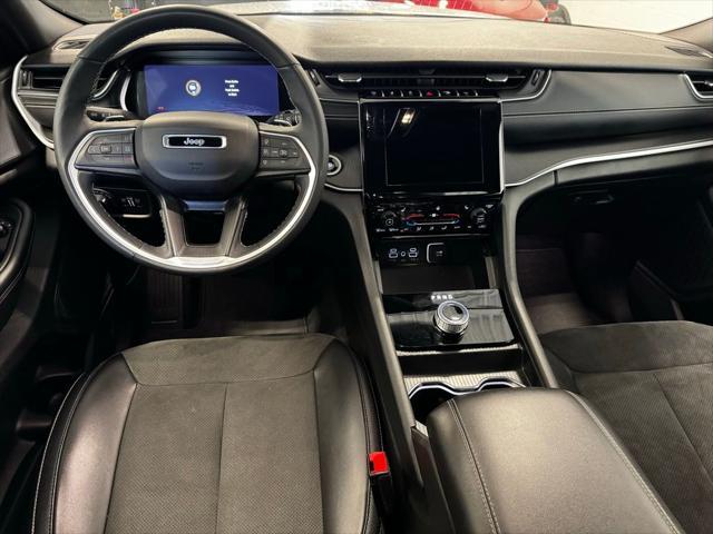 Photo of 2024 Silver Zynith Jeep Grand Cherokee L