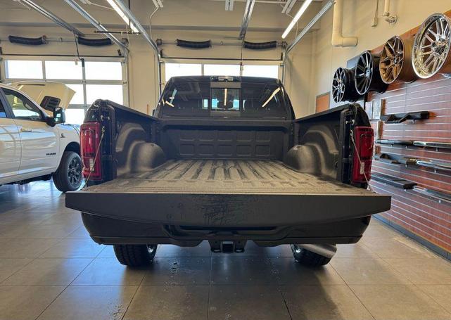 Photo of 2025 Diamond Black Crystal Pearlcoat RAM 2500