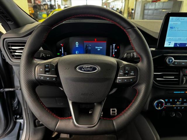 Photo of 2024 Carbonized Gray Metallic Ford Escape