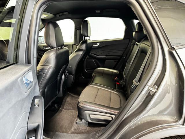 Photo of 2024 Carbonized Gray Metallic Ford Escape