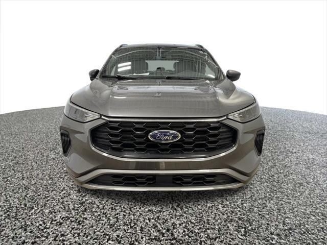 Photo of 2024 Carbonized Gray Metallic Ford Escape