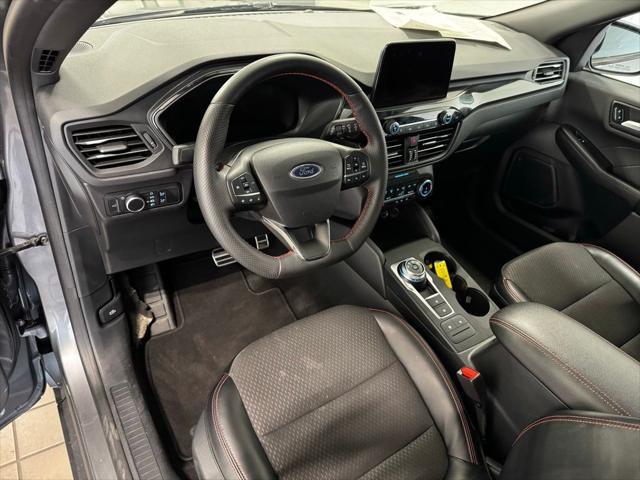 Photo of 2024 Carbonized Gray Metallic Ford Escape