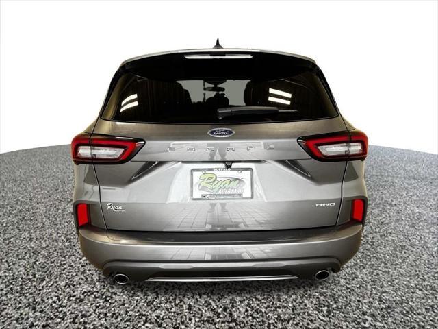 Photo of 2024 Carbonized Gray Metallic Ford Escape