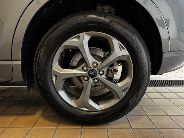Photo of 2024 Carbonized Gray Metallic Ford Escape