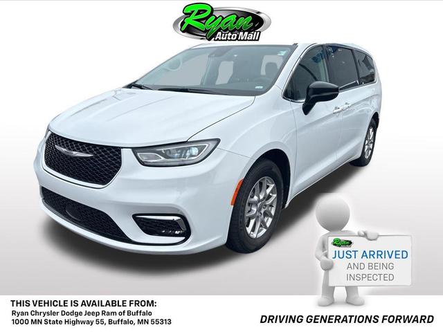 Photo of 2024 Bright White Clearcoat Chrysler Pacifica
